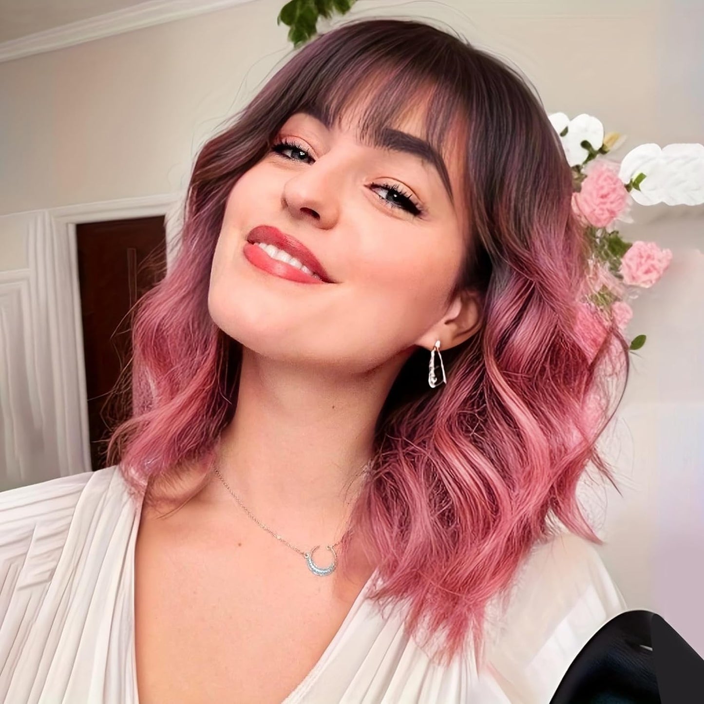 Short Wavy Wig with Bangs for Women Shoulder Length Bob Curly Women's Charming Synthetic Wigs with Natural Wavy Black To Brown Heat Resistant Hair for Daily Party Use