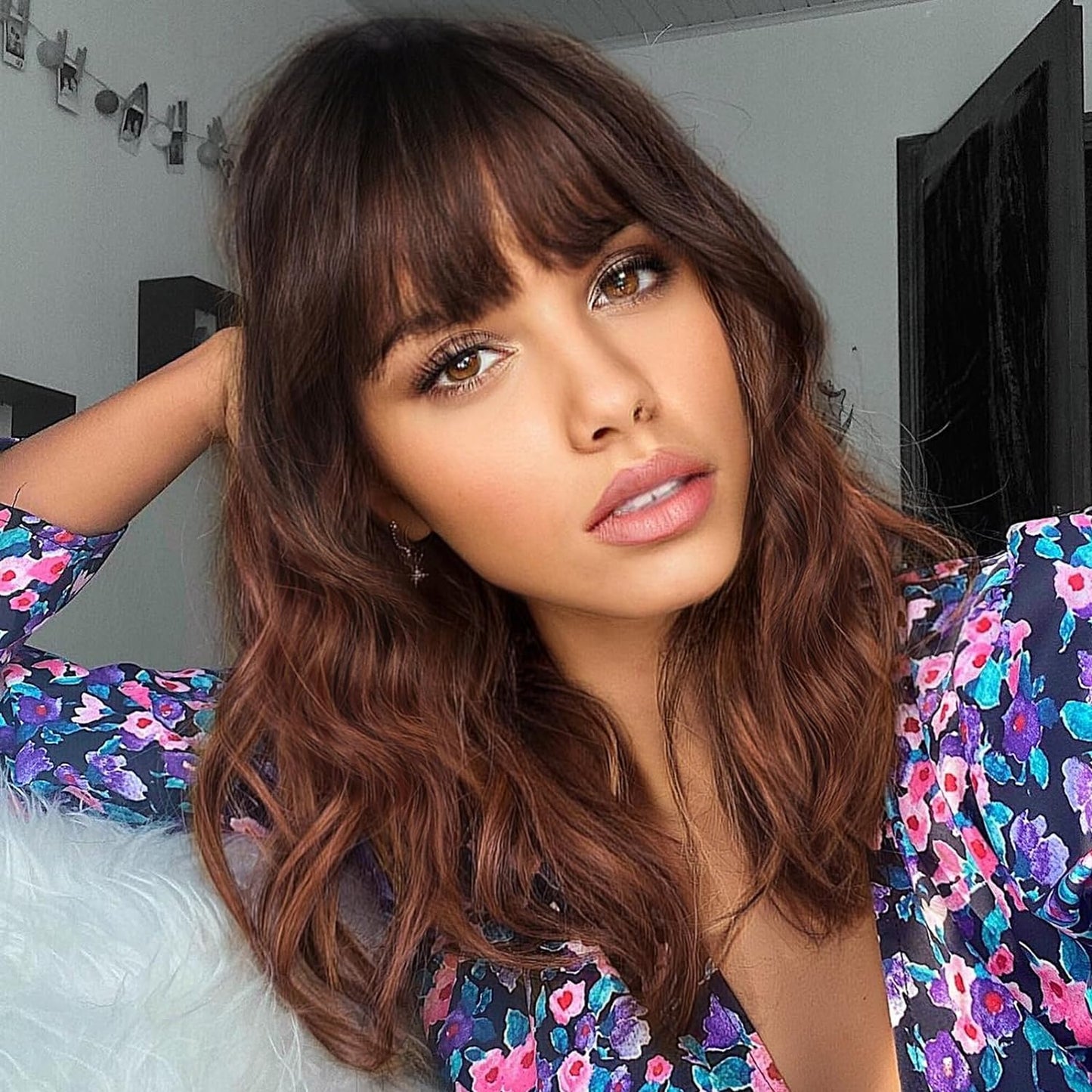 Short Wavy Wig with Bangs for Women Shoulder Length Bob Curly Women's Charming Synthetic Wigs with Natural Wavy Black To Brown Heat Resistant Hair for Daily Party Use